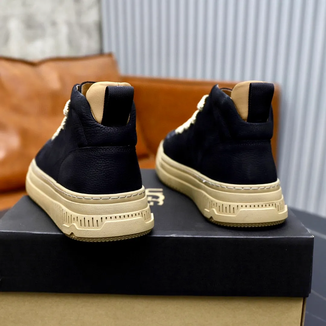 Ex-factory price: 640💰Thick wool imported from Australia Brand: UGG genuine purchasing agent Size: 38-44 Grade: Official website 1:1 Material: First layer of genuine leather waterproof and antifreeze upper Real wool lining Original non-slip soft wear-resistant outsole Style category: Men's casual shoes Trendy style Comfortable on the feet Color: Official website color synchronization